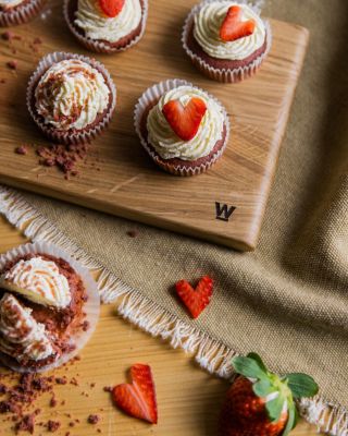 Svátek lásky❤️🌳 Ať už se ho rozhodnete slavit či neslavit, nezapomeňte na své drahé polovičky a nejbližší. Lásku si...